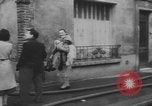 Standbild Schäden durch Brand Paris Frankreich, 1954, aus Sekunde 38 historischem Filmmaterial Videoclip 65675076502