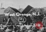 Immagine di Svelando la placca West Orange New Jersey USA, 1954, secondo 1 filmato di repertorio 65675076503