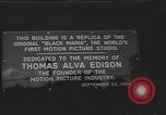 Immagine di Svelando la placca West Orange New Jersey USA, 1954, secondo 10 filmato di repertorio 65675076503