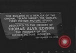 Immagine di Svelando la placca West Orange New Jersey USA, 1954, secondo 13 filmato di repertorio 65675076503