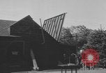 Immagine di Svelando la placca West Orange New Jersey USA, 1954, secondo 27 filmato di repertorio 65675076503