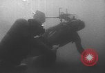 Standbild amerikanische Taucher Golf von Mexiko, 1954, aus Sekunde 57 historischem Filmmaterial Videoclip 65675076505