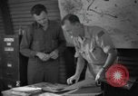 Standbild Yank Magazin Pacific Theater, 1945, aus Sekunde 14 historischem Filmmaterial Videoclip 65675076515