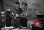 Standbild Yank Magazin Pacific Theater, 1945, aus Sekunde 21 historischem Filmmaterial Videoclip 65675076515