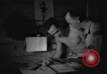 Standbild Yank Magazin Pacific Theater, 1945, aus Sekunde 10 historischem Filmmaterial Videoclip 65675076516