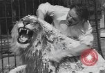 Immagine di Melvin Koontz Los Angeles California USA, 1933, secondo 19 filmato di repertorio 65675076531