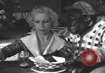 Immagine di Uno scimpanzé Los Angeles California USA, 1935, secondo 19 filmato di repertorio 65675076535