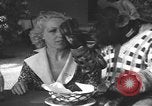 Immagine di Uno scimpanzé Los Angeles California USA, 1935, secondo 22 filmato di repertorio 65675076535