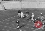 Immagine di Partita di calcio New Haven Connecticut USA, 1935, secondo 16 filmato di repertorio 65675076537