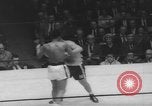 Immagine di Golden torneo di guanti New York United States USA, 1960, secondo 56 filmato di repertorio 65675076544