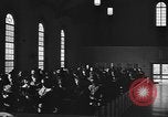 Immagine di Donne Marines in chiesa United States USA, 1944, secondo 11 filmato di repertorio 65675076577