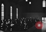Immagine di Donne Marines in chiesa United States USA, 1944, secondo 12 filmato di repertorio 65675076577