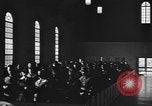 Immagine di Donne Marines in chiesa United States USA, 1944, secondo 14 filmato di repertorio 65675076577