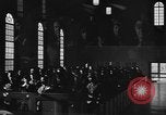 Immagine di Donne Marines in chiesa United States USA, 1944, secondo 16 filmato di repertorio 65675076577