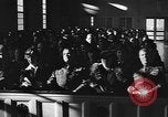 Immagine di Donne Marines in chiesa United States USA, 1944, secondo 22 filmato di repertorio 65675076577