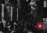 Immagine di Donne Marines in chiesa United States USA, 1944, secondo 33 filmato di repertorio 65675076577