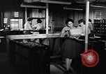 Immagine di Marine Corps womens riserva nella seconda guerra mondiale United States USA, 1944, secondo 5 filmato di repertorio 65675076579