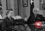 Immagine di Donna Esercito unità mediche United States USA, 1944, secondo 8 filmato di repertorio 65675076584
