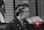 Immagine di Donna Esercito unità mediche United States USA, 1944, secondo 9 filmato di repertorio 65675076584
