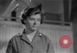 Immagine di Donna Esercito unità mediche United States USA, 1944, secondo 44 filmato di repertorio 65675076584