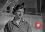 Immagine di Donna Esercito unità mediche United States USA, 1944, secondo 45 filmato di repertorio 65675076584