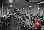 Immagine di Donna Esercito unità mediche United States USA, 1944, secondo 49 filmato di repertorio 65675076584