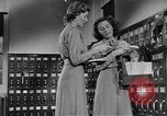 Immagine di Donna Esercito unità mediche United States USA, 1944, secondo 52 filmato di repertorio 65675076584
