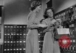 Immagine di Donna Esercito unità mediche United States USA, 1944, secondo 53 filmato di repertorio 65675076584