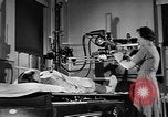 Immagine di Donna Esercito unità mediche United States USA, 1944, secondo 55 filmato di repertorio 65675076584