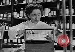 Immagine di Donna Esercito unità mediche United States USA, 1944, secondo 61 filmato di repertorio 65675076584
