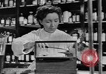 Immagine di Donna Esercito unità mediche United States USA, 1944, secondo 62 filmato di repertorio 65675076584