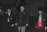 Standbild USA Offiziere China, 1944, aus Sekunde 32 historischem Filmmaterial Videoclip 65675076585