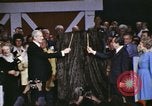 Standbild Grand Ole Opry Nashville Tennessee USA, 1974, aus Sekunde 3 historischem Filmmaterial Videoclip 65675076600
