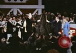 Standbild Grand Ole Opry House Nashville Tennessee USA, 1974, aus Sekunde 33 historischem Filmmaterial Videoclip 65675076606