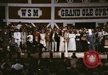 Standbild Grand Ole Opry House Nashville Tennessee USA, 1974, aus Sekunde 22 historischem Filmmaterial Videoclip 65675076607