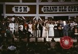 Standbild Grand Ole Opry House Nashville Tennessee USA, 1974, aus Sekunde 23 historischem Filmmaterial Videoclip 65675076607