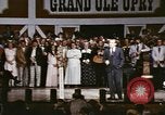 Standbild Grand Ole Opry House Nashville Tennessee USA, 1974, aus Sekunde 25 historischem Filmmaterial Videoclip 65675076607