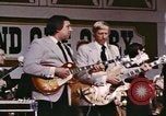 Standbild Grand Ole Opry House Nashville Tennessee USA, 1974, aus Sekunde 48 historischem Filmmaterial Videoclip 65675076611