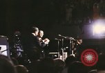 Image Président et Mme Nixon assister à l'ouverture du Grand Ole Opry House Nashville Tennessee USA, 1974, de la seconde 10 séquences d'archives historiques vidéo 65675076612