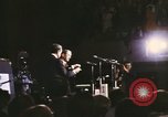 Image Président et Mme Nixon assister à l'ouverture du Grand Ole Opry House Nashville Tennessee USA, 1974, de la seconde 13 séquences d'archives historiques vidéo 65675076612