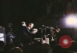 Image Président et Mme Nixon assister à l'ouverture du Grand Ole Opry House Nashville Tennessee USA, 1974, de la seconde 14 séquences d'archives historiques vidéo 65675076612