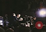 Image Président et Mme Nixon assister à l'ouverture du Grand Ole Opry House Nashville Tennessee USA, 1974, de la seconde 15 séquences d'archives historiques vidéo 65675076612