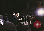 Image Président et Mme Nixon assister à l'ouverture du Grand Ole Opry House Nashville Tennessee USA, 1974, de la seconde 16 séquences d'archives historiques vidéo 65675076612