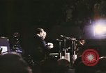 Image Président et Mme Nixon assister à l'ouverture du Grand Ole Opry House Nashville Tennessee USA, 1974, de la seconde 17 séquences d'archives historiques vidéo 65675076612