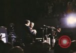 Image Président et Mme Nixon assister à l'ouverture du Grand Ole Opry House Nashville Tennessee USA, 1974, de la seconde 18 séquences d'archives historiques vidéo 65675076612