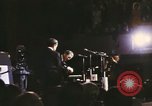 Image Président et Mme Nixon assister à l'ouverture du Grand Ole Opry House Nashville Tennessee USA, 1974, de la seconde 20 séquences d'archives historiques vidéo 65675076612