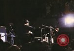Image Président et Mme Nixon assister à l'ouverture du Grand Ole Opry House Nashville Tennessee USA, 1974, de la seconde 21 séquences d'archives historiques vidéo 65675076612