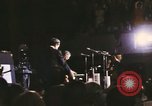 Image Président et Mme Nixon assister à l'ouverture du Grand Ole Opry House Nashville Tennessee USA, 1974, de la seconde 22 séquences d'archives historiques vidéo 65675076612