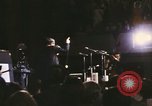 Image Président et Mme Nixon assister à l'ouverture du Grand Ole Opry House Nashville Tennessee USA, 1974, de la seconde 24 séquences d'archives historiques vidéo 65675076612