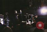 Image Président et Mme Nixon assister à l'ouverture du Grand Ole Opry House Nashville Tennessee USA, 1974, de la seconde 25 séquences d'archives historiques vidéo 65675076612
